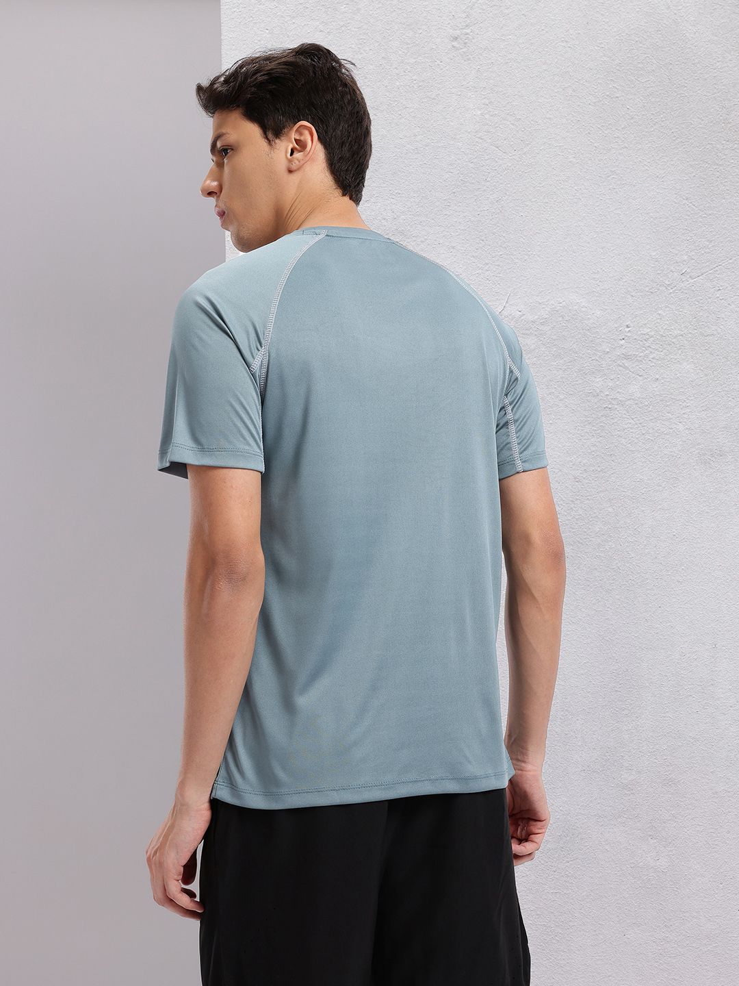 HRX by Hrithik Roshan Contrast Stitches Raglan Sleeves Rapid-Dry Training T-shirt