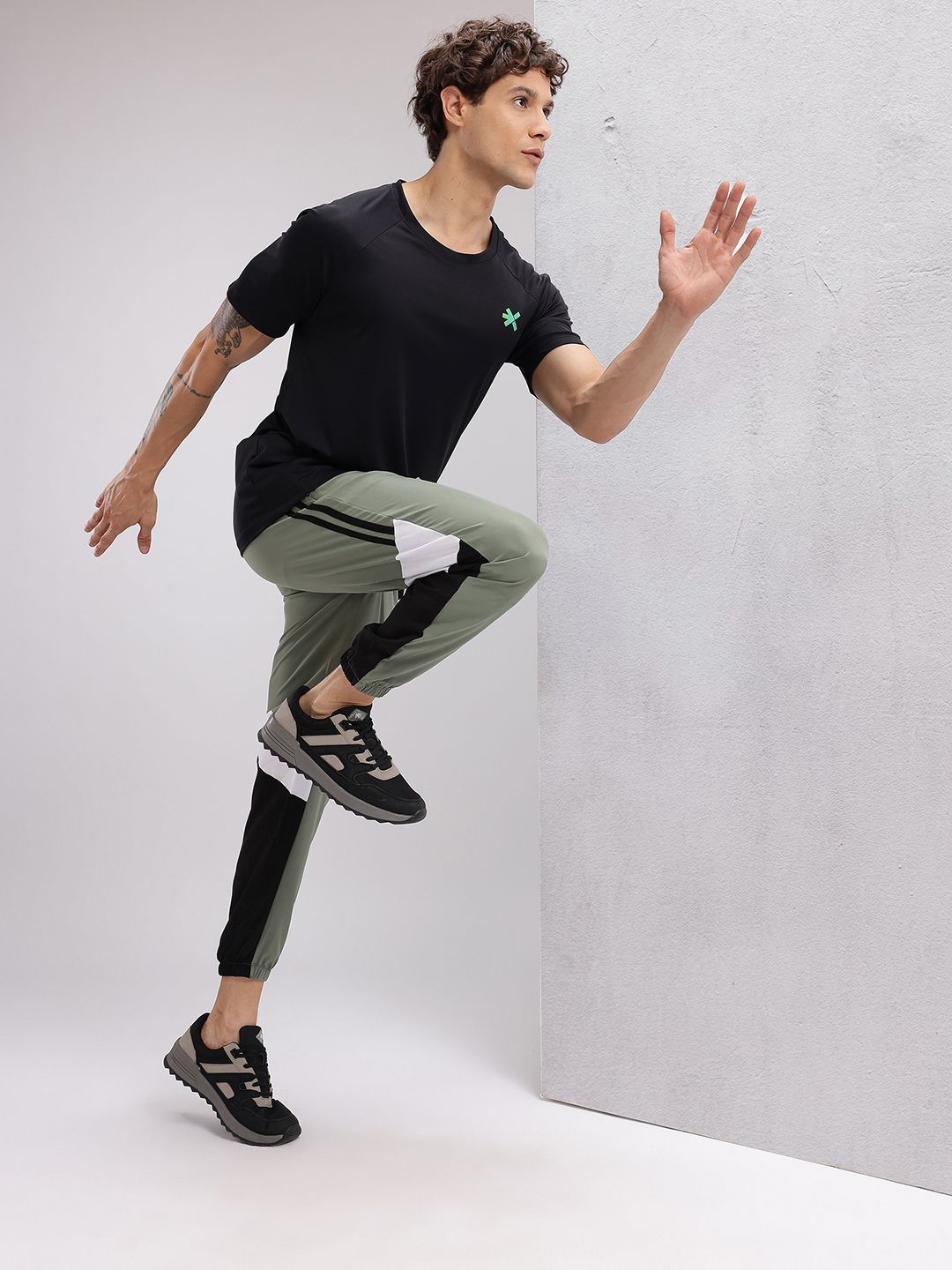 HRX by Hrithik Roshan Men Colourblocked Running Joggers