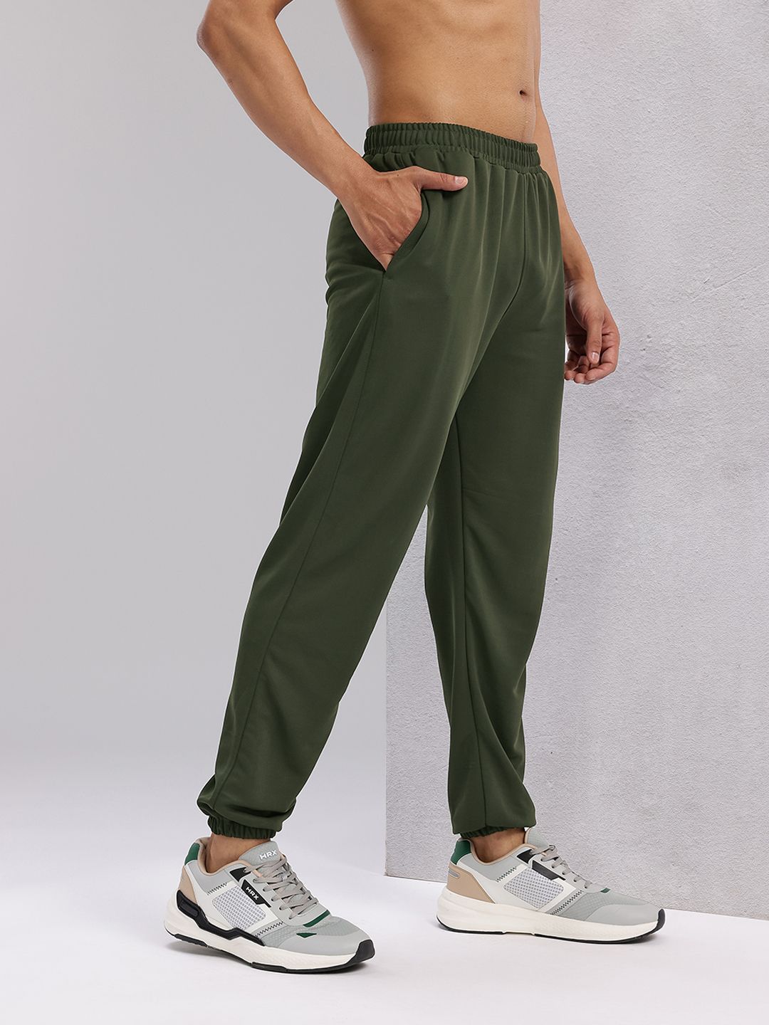 HRX by Hrithik Roshan Men Typography Print Rapid-dry Mid-Rise Regular Fit Training Joggers