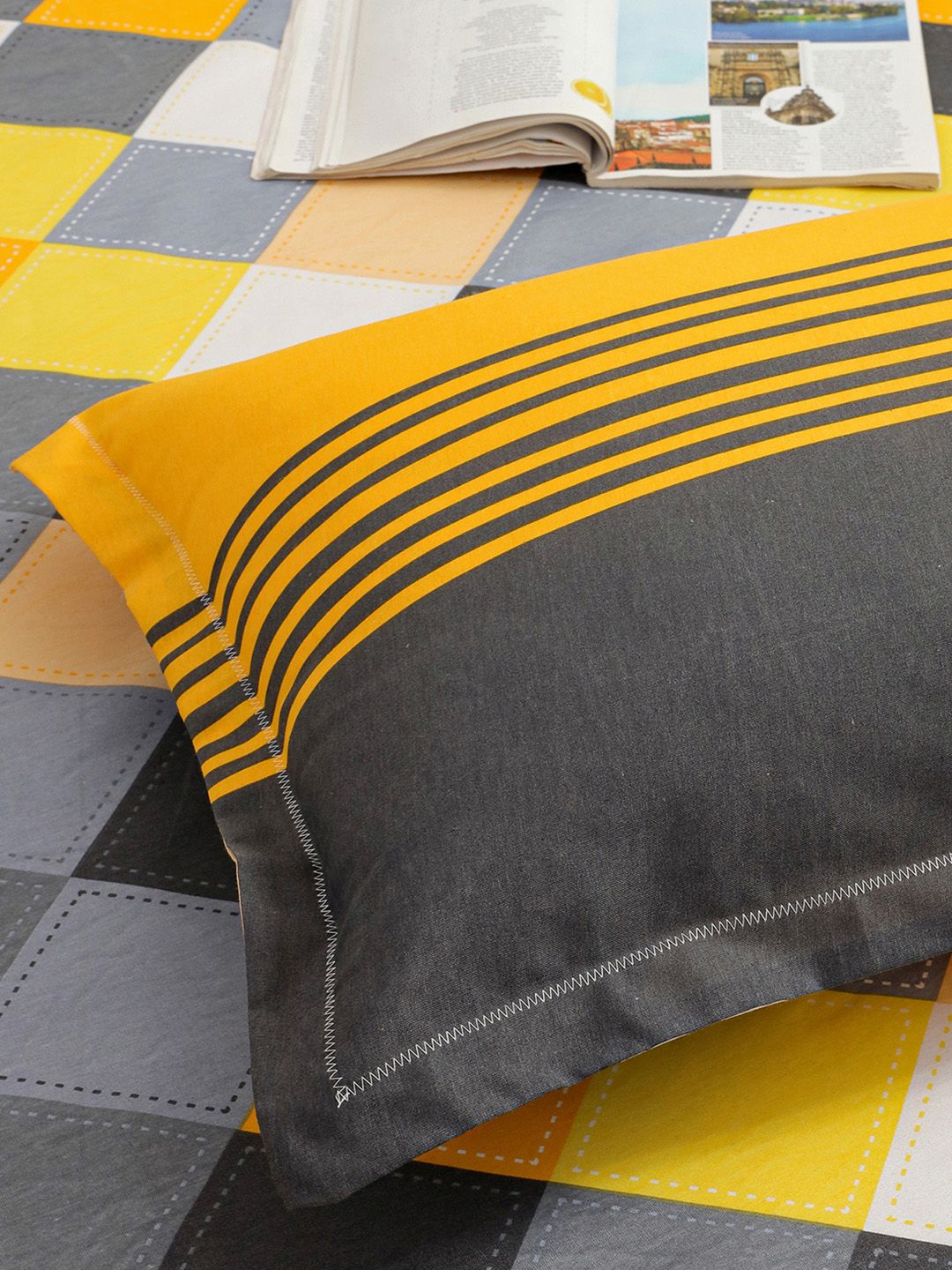 Story@home Grey Yellow Geometric 144 TC Queen Bedsheet with 2 Pillow Covers