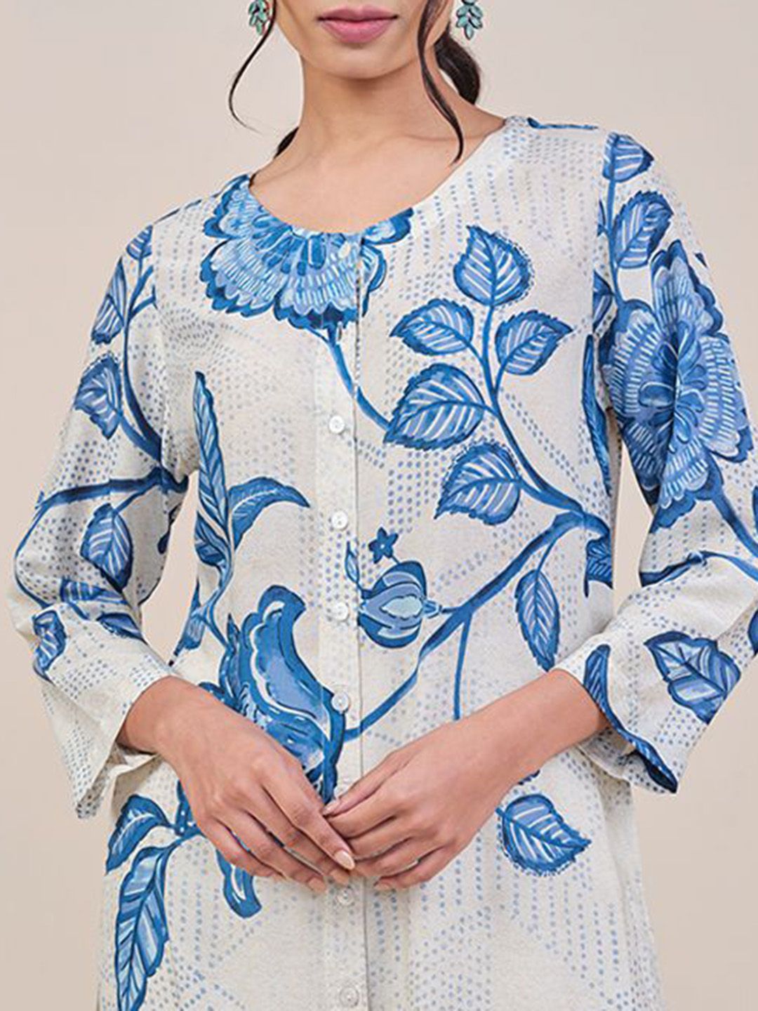Global Desi Floral Printed Round Neck Straight Kurta