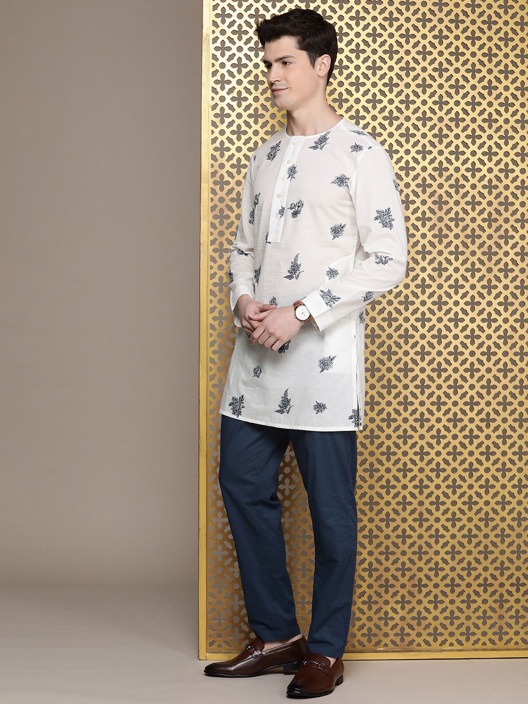 House of Pataudi Men Floral Printed Regular Pure Cotton Jashn Kurta with Trousers