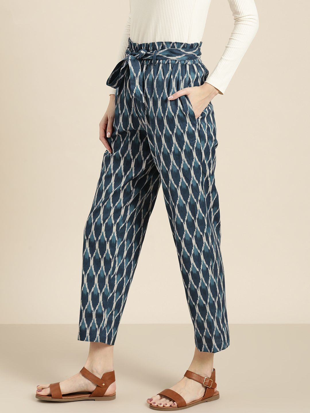 Shae by SASSAFRAS Women Navy Blue & Off-White Ikat Printed Cropped Trousers