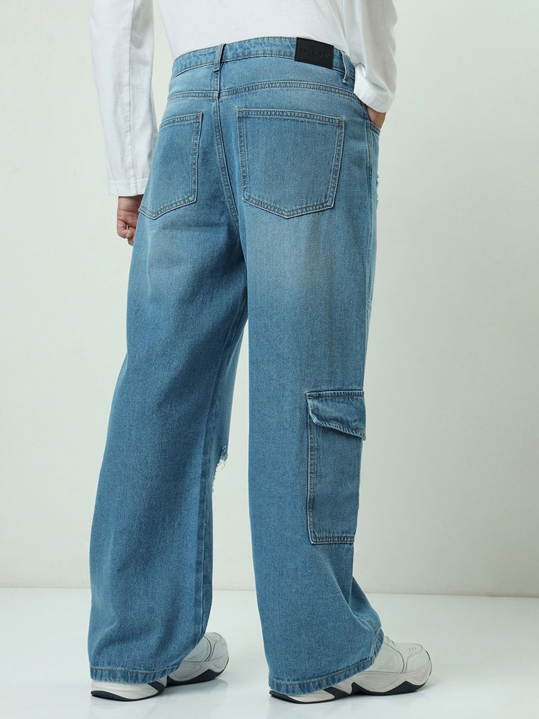 Bewakoof Men's Blue Baggy Distressed Cargo Mid-Rise Jeans