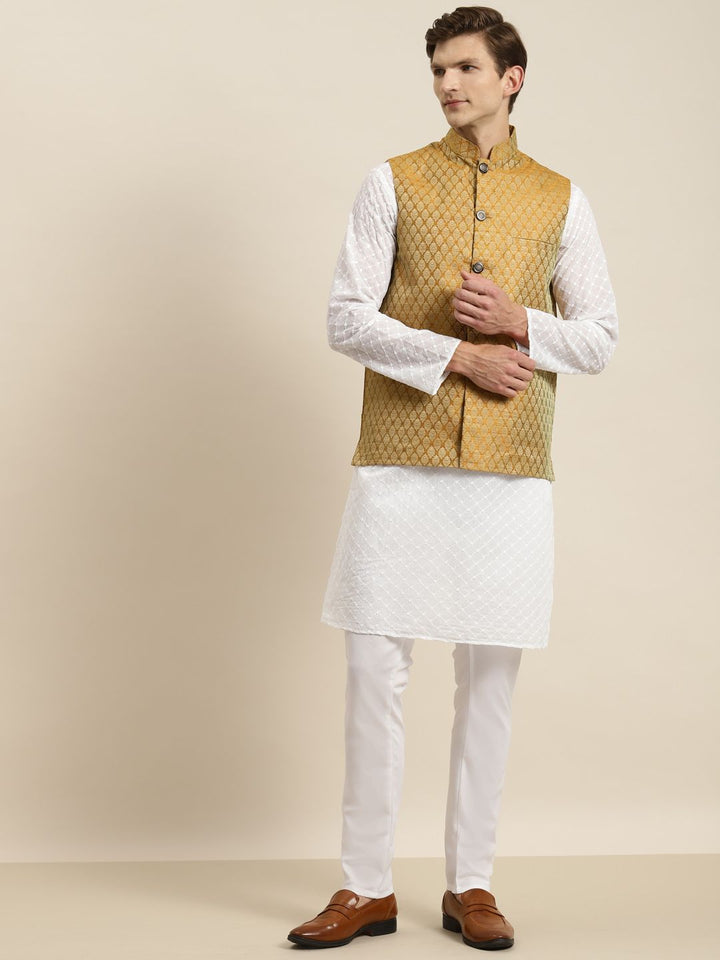 SOJANYA Lelaki White Chikankari Pure Cotton Kurta dengan Piyama & Jaket Nehru