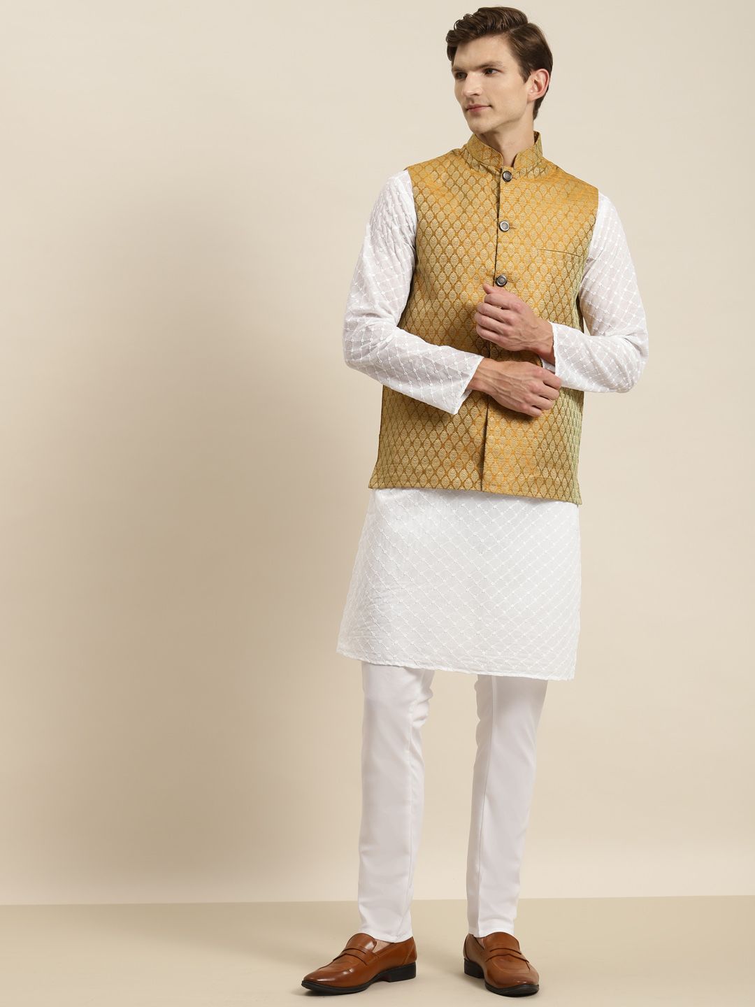 SOJANYA Lelaki White Chikankari Pure Cotton Kurta dengan Piyama & Jaket Nehru