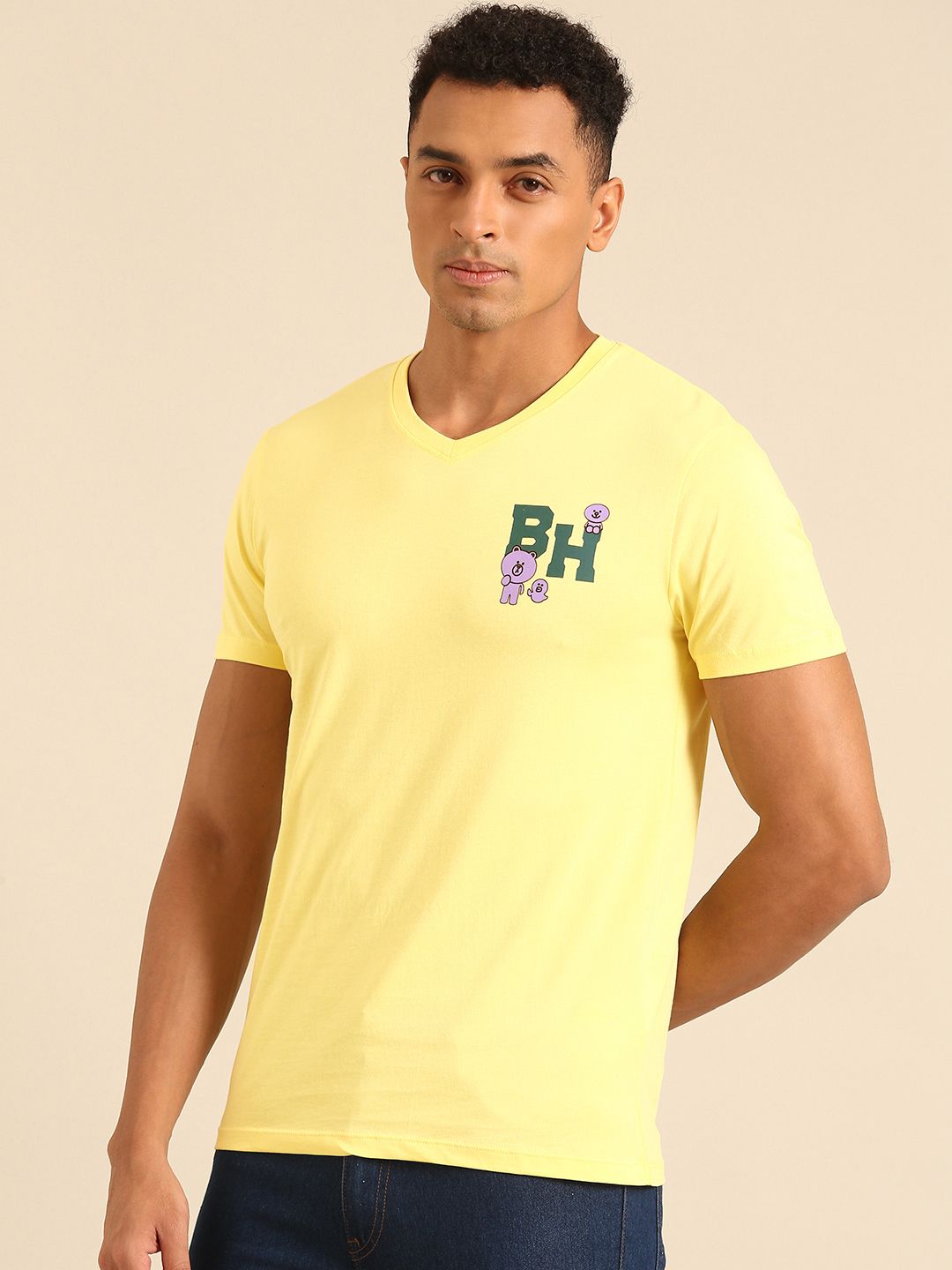 Menjadi T-shirt kapas V-neck manusia dengan cetakan yang minimum