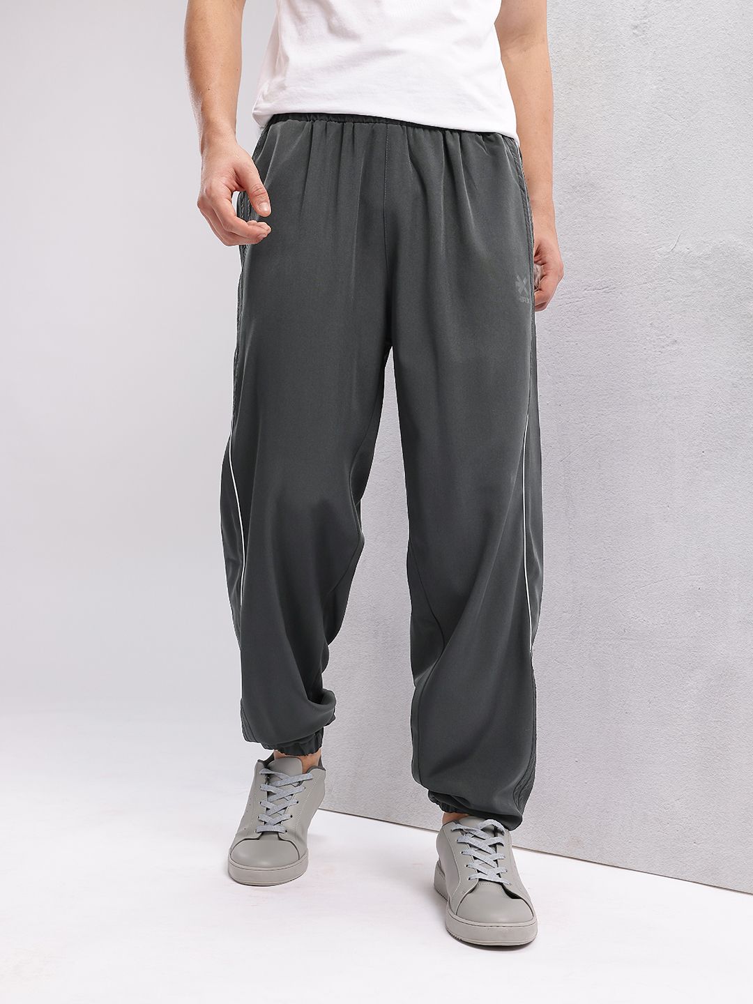 HRX by Hrithik Roshan Men Contrast Piping Lifestyle Joggers