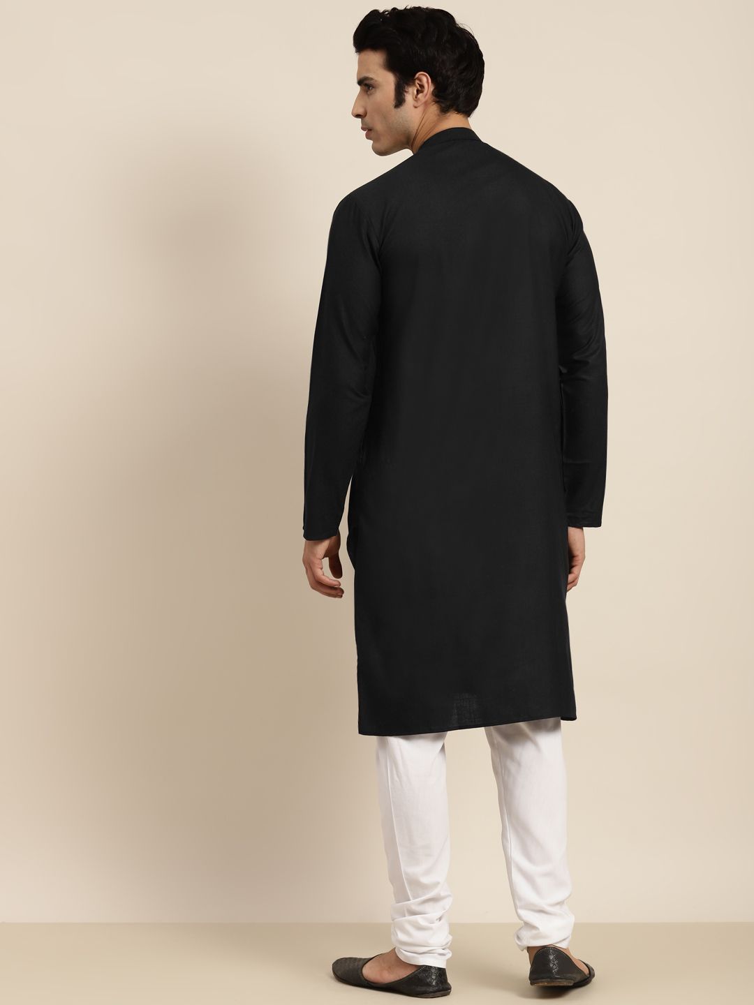 Anug by SOJANYA Men Black Thread Work Band Collar Pure Cotton Kurta