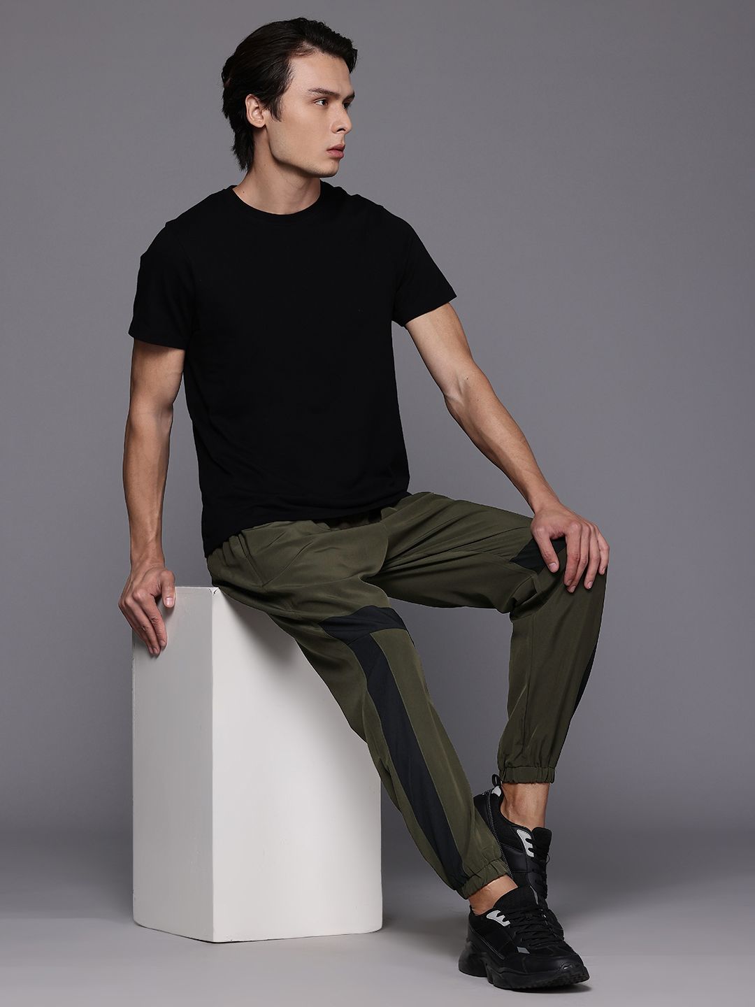 HRX by Hrithik Roshan Men Lifestyle Patch-Detailed Joggers