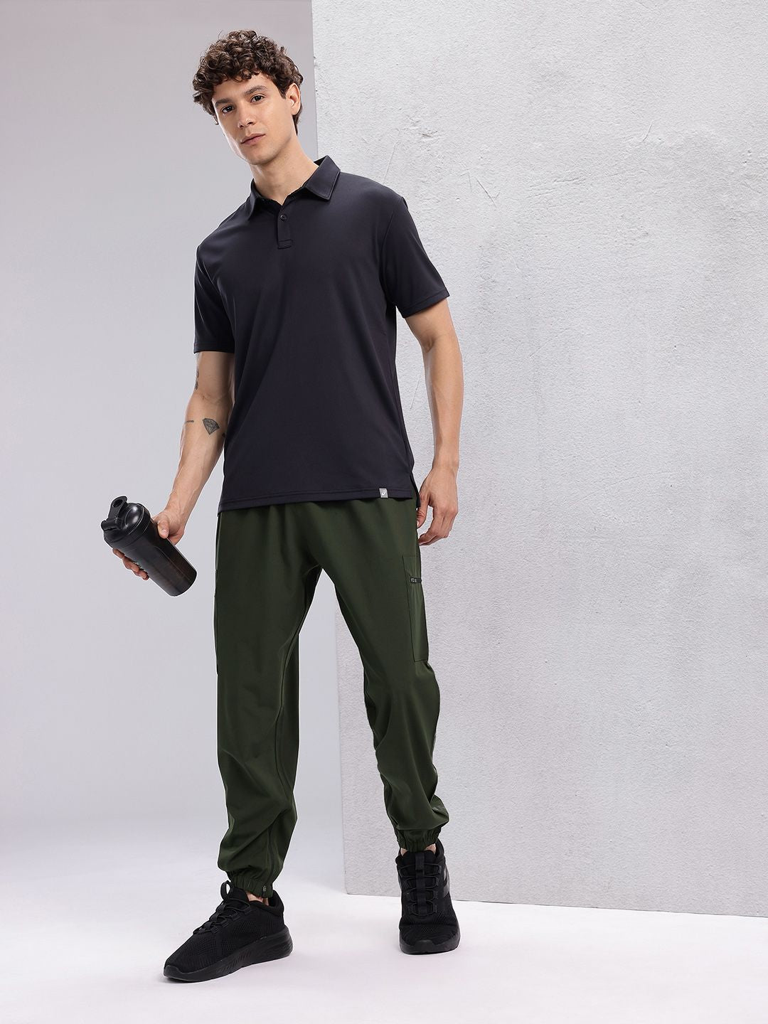 HRX by Hrithik Roshan Men Brand Logo Print Mid-Rise Rapid-Dry Training Cargo-Style Joggers