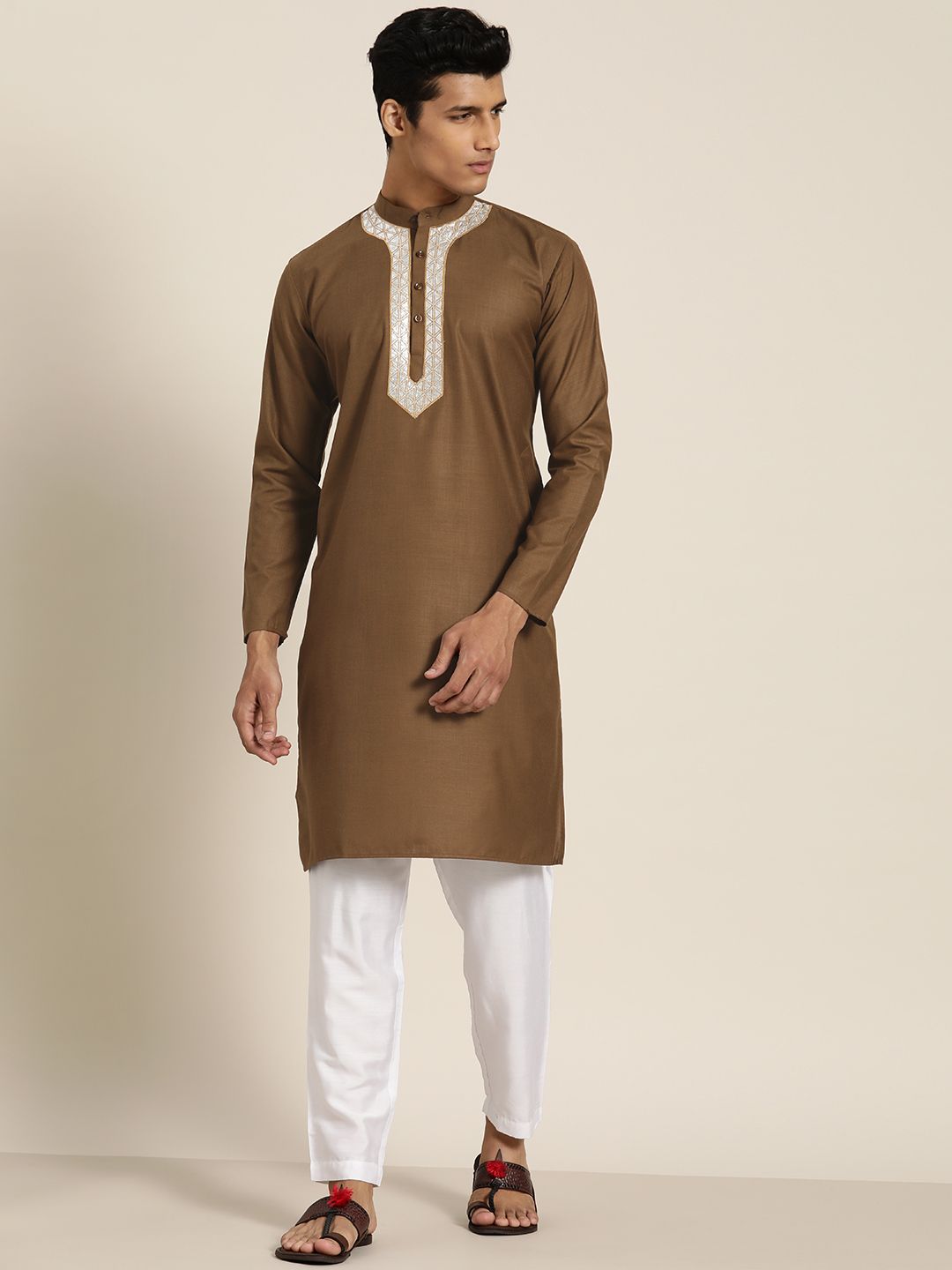 Anug by SOJANYA Men Brown Pure Cotton Solid Gotta Patti Detail Kurta