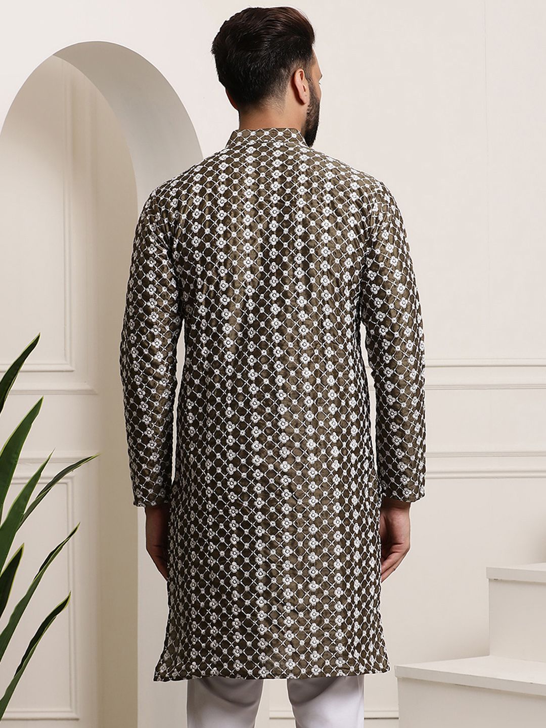 SOJANYA Lelaki Motif Etnik Hijau Zaitun & Putih Sulam Kurta Lurus