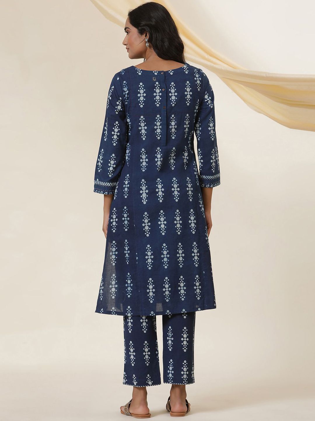 W Floral Printed Round Neck Cotton Straight Kurta