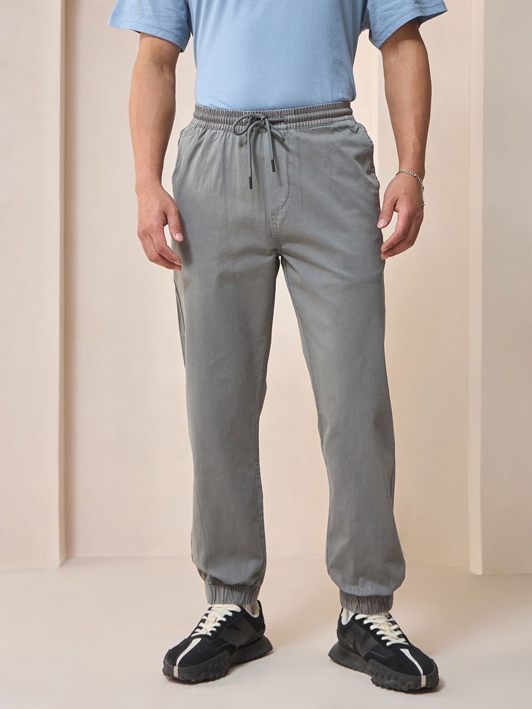 Bewakoof Men Solid Mid-Rise Joggers