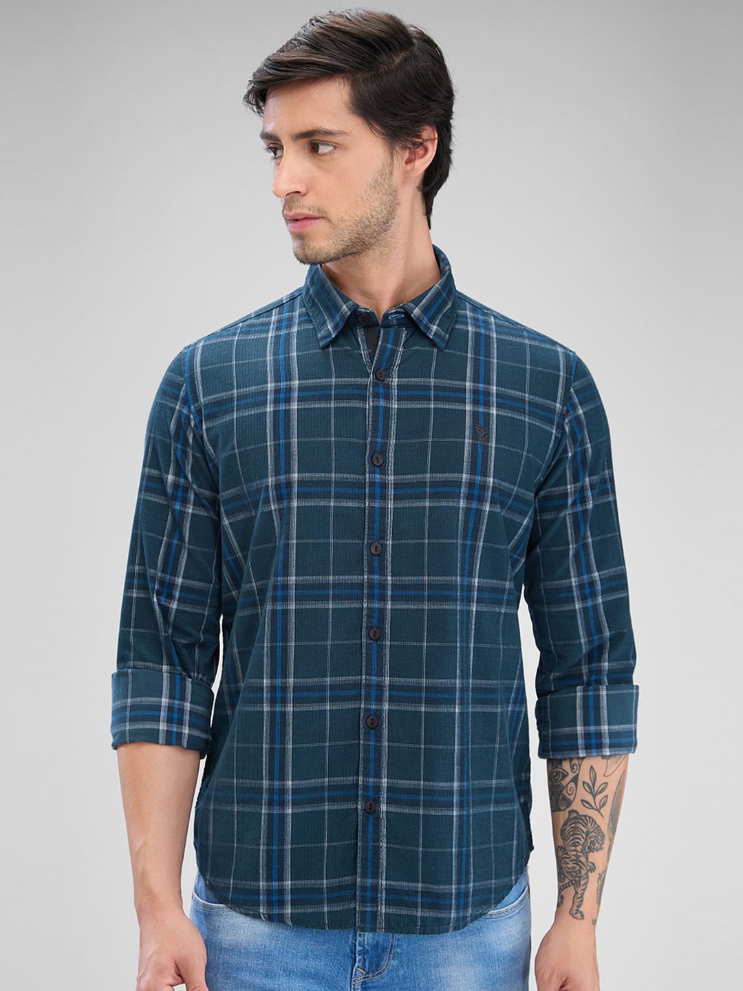 SPYKAR Men Slim Fit Opaque Checked Spread Collar Casual Shirt
