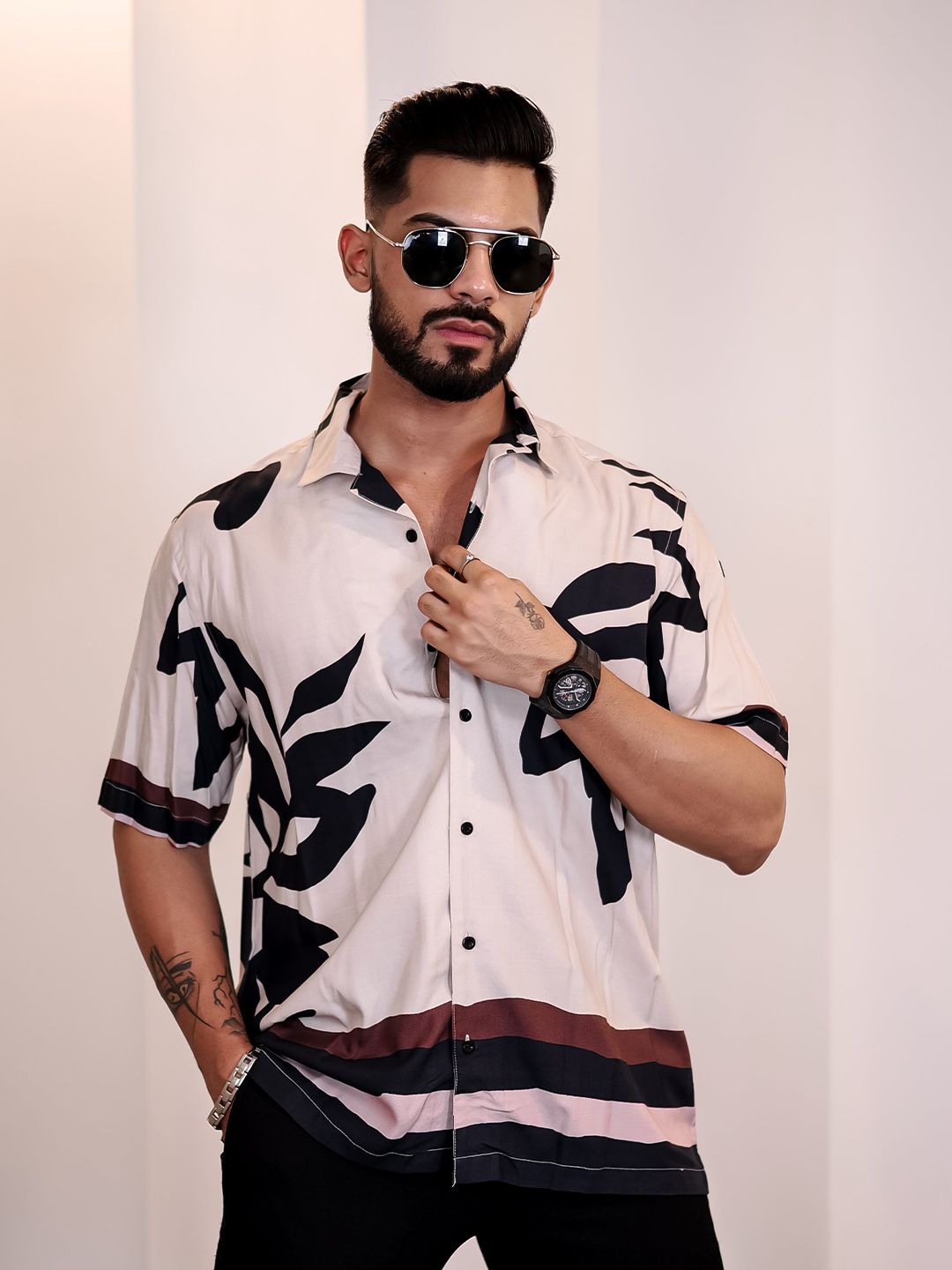 Eszett Baju Kasual Spread Collar Bercetak Abstrak