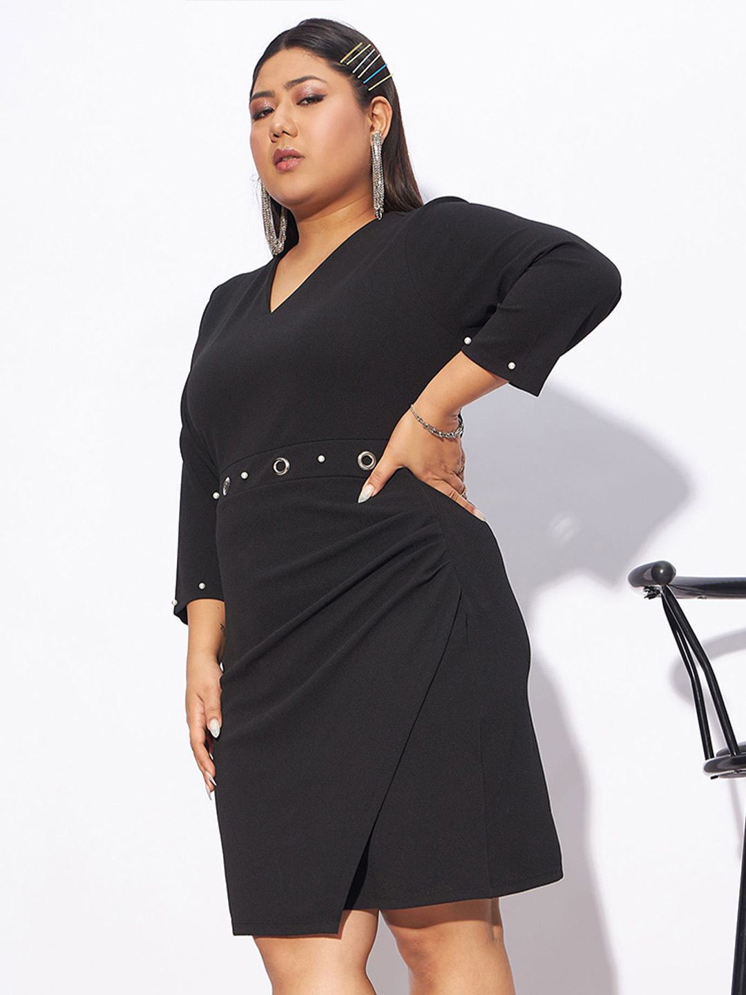 SASSAFRAS Curve Plus Size V-Neck Sheath Dress