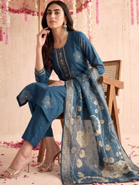 Mamicha Women Floral Printed Regular Kurta with Trousers & With Dupatta