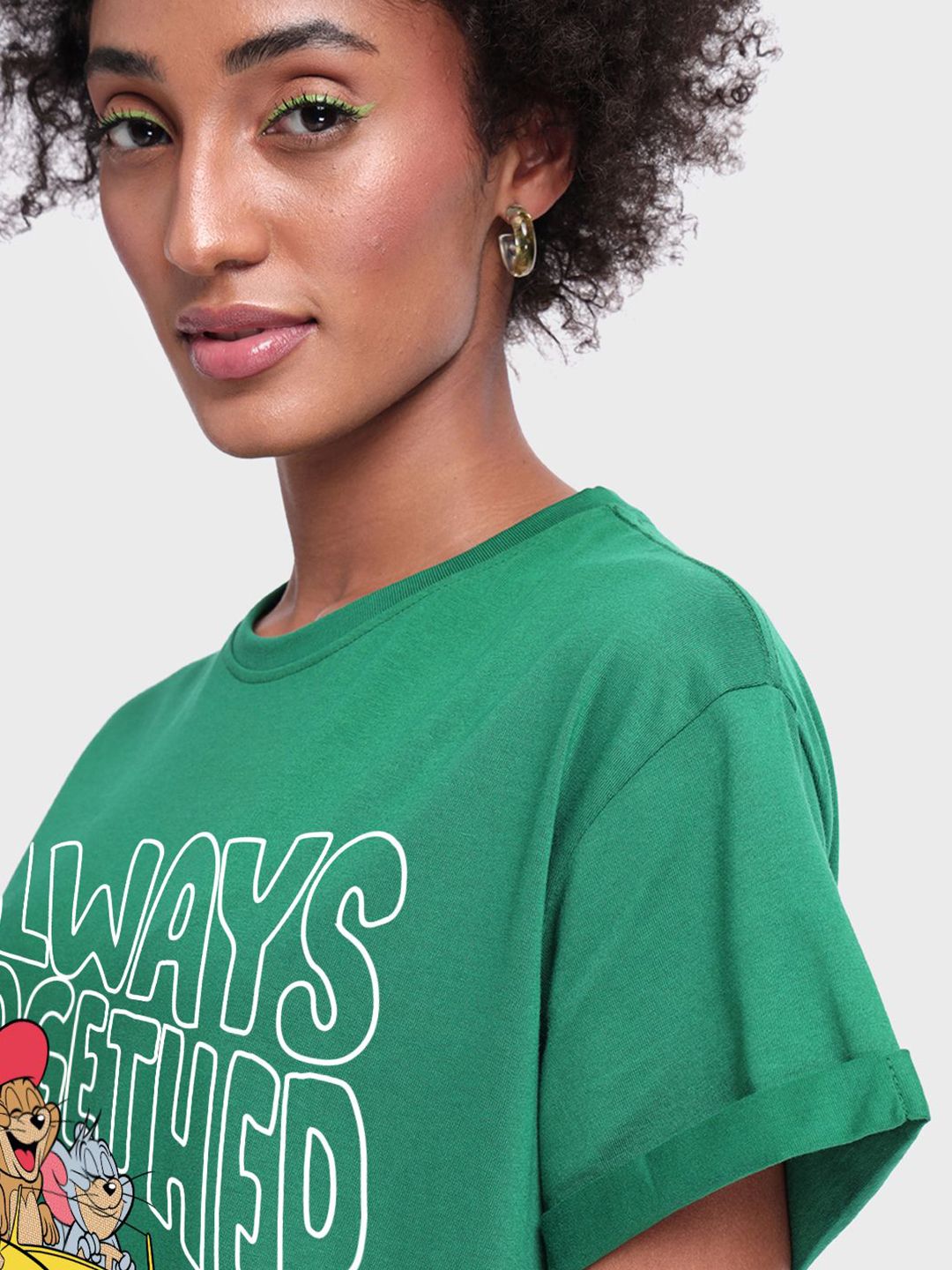 Bewakoof Women Graphic Printed Round Neck Pure Cotton Oversized Tom & Jerry T-shirt