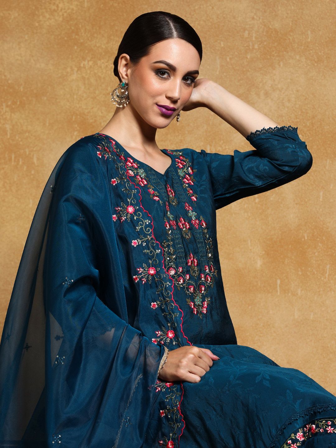 Varanga Women Floral Embroidered Regular Kurta with Trousers & With Dupatta