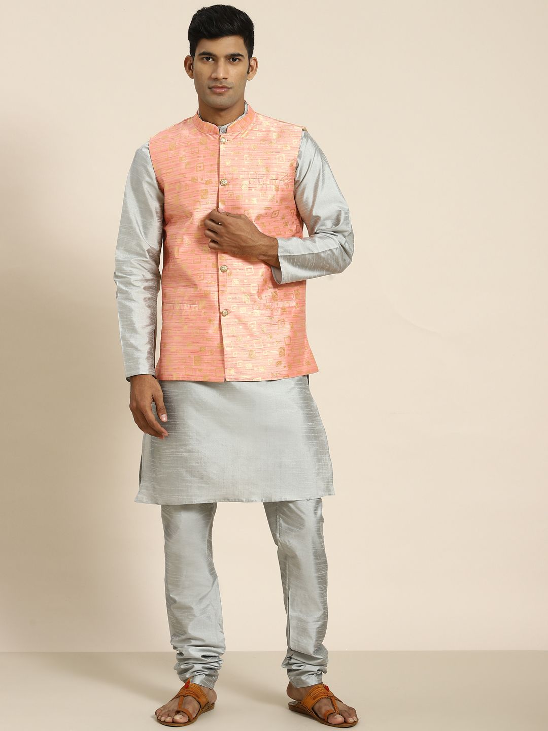 SOJANYA Kurta Rekaan Tenunan Lelaki dengan Churidar dengan Jaket Nehru