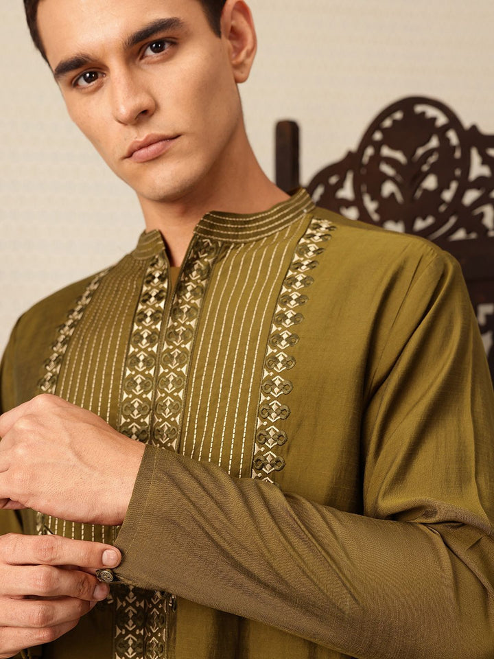 House of Pataudi Floral Embroidered Straight Jashn Kurta