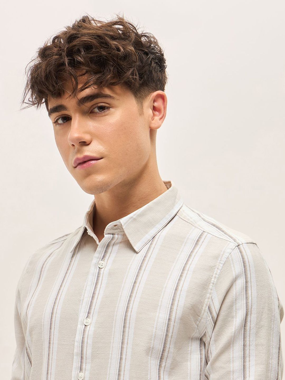 THE BEAR HOUSE Men Spread Collar Vertical Striped Cotton Slim Fit Casual Shirt