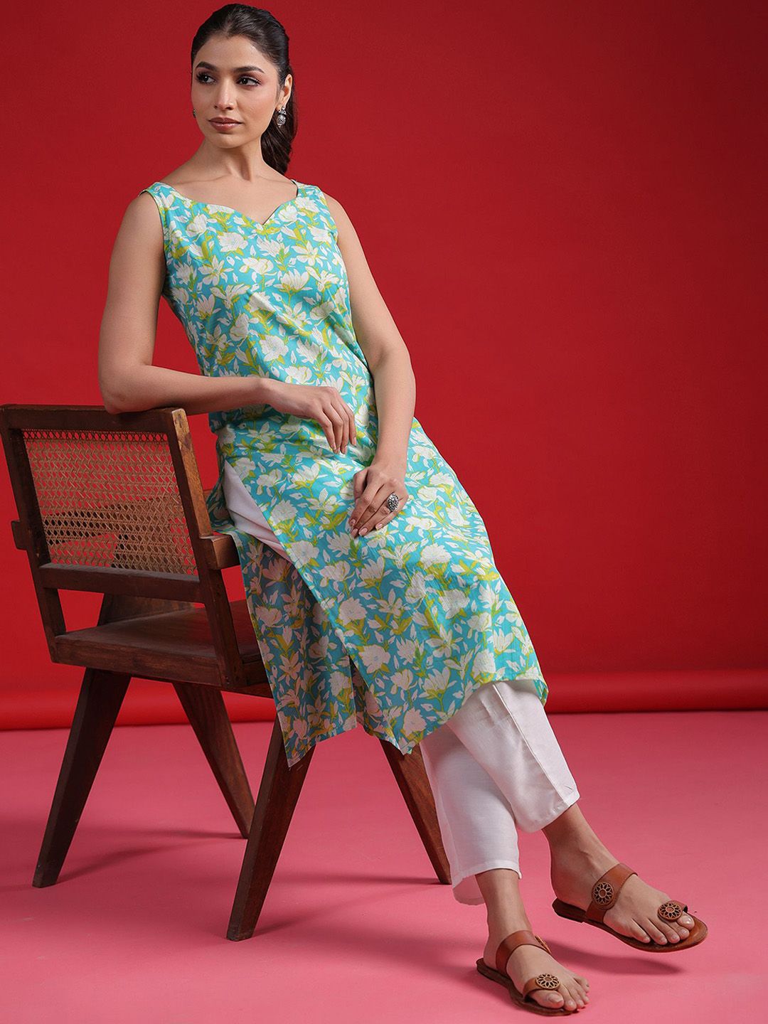 Indo Era Floral Printed Sweetheart Neck Sleeveless Cotton Straight Kurtas