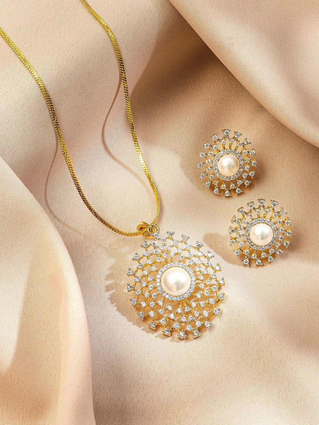 Rubans 18k Pearl & Putih Kalung Kalung Zirkonia Berpaling Emas