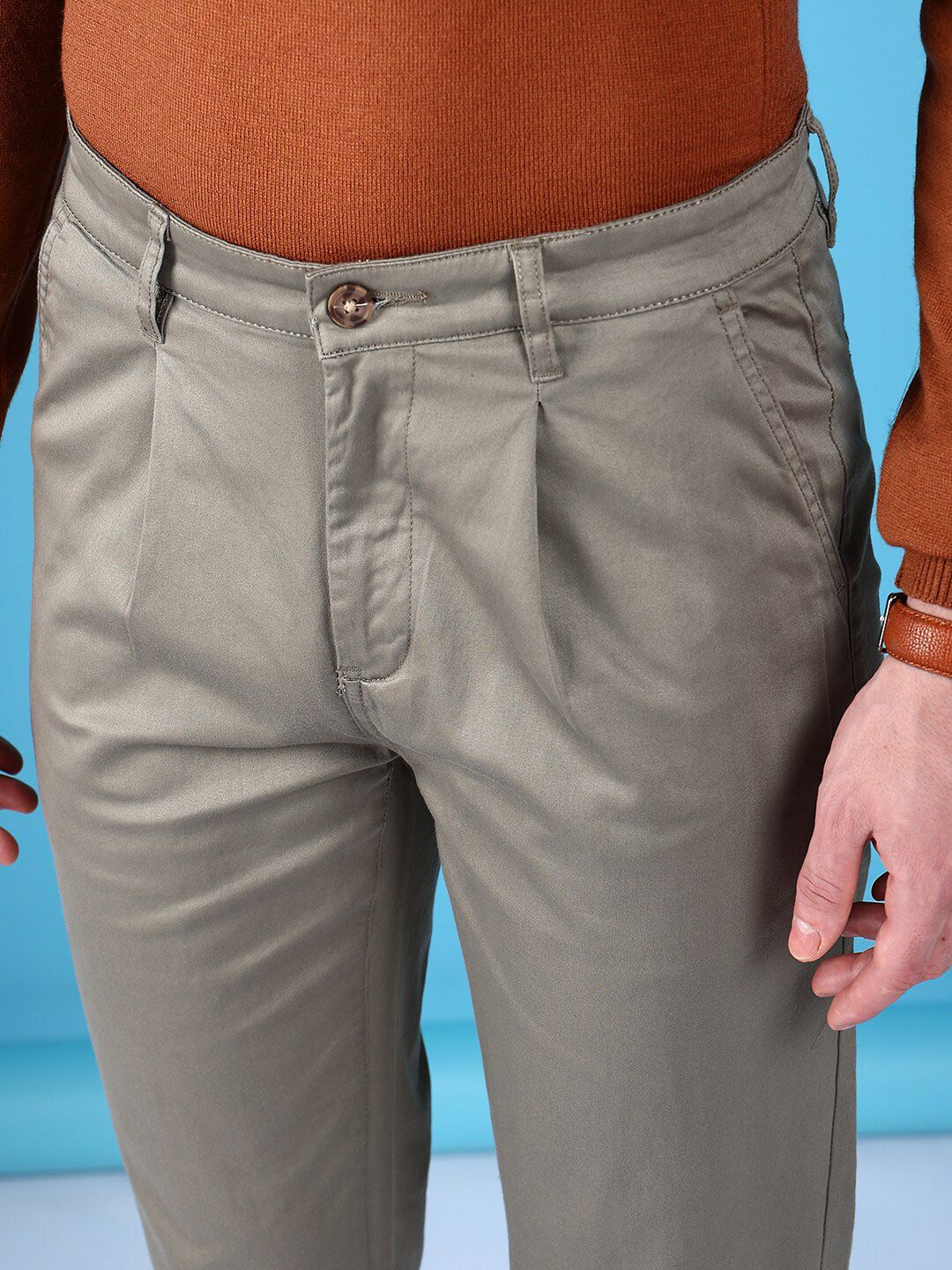 The Indian Garage Co Men Slim Fit Mid-Rise Pleated Cotton Chinos Trousers