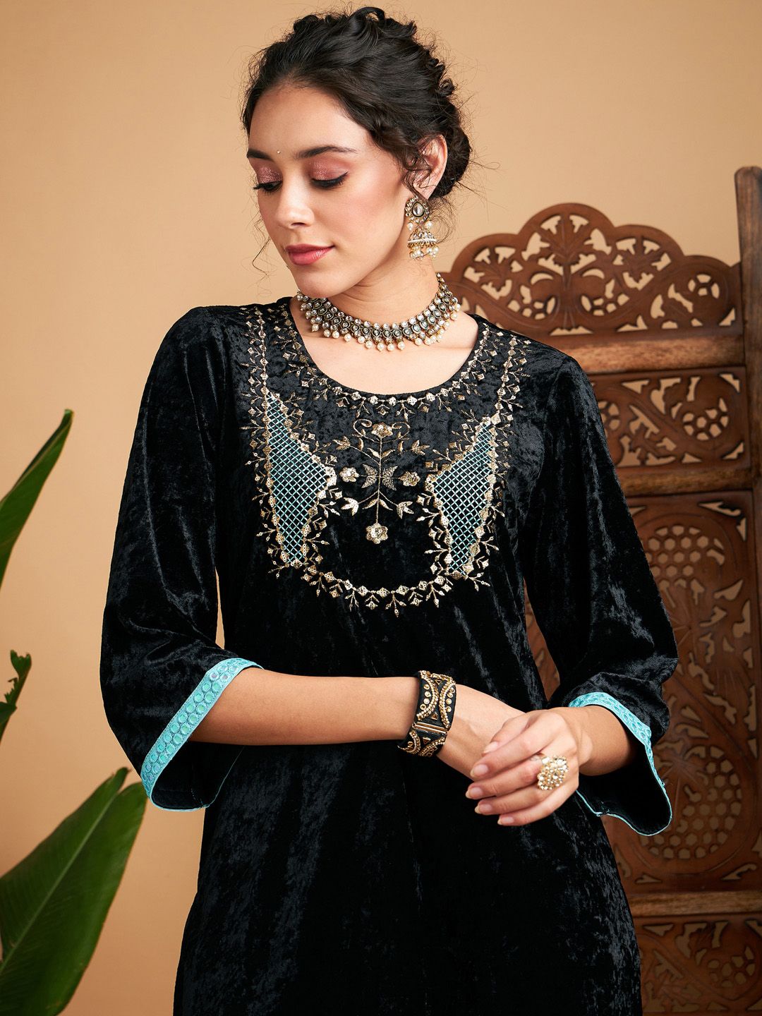 Shae by SASSAFRAS Black Ethnic Motifs Embroidered Zari Straight Velvet Kurta