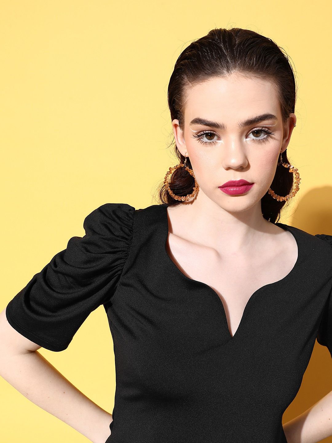 Berrylush Black Solid Sweetheart Neck Puff Sleeves Top