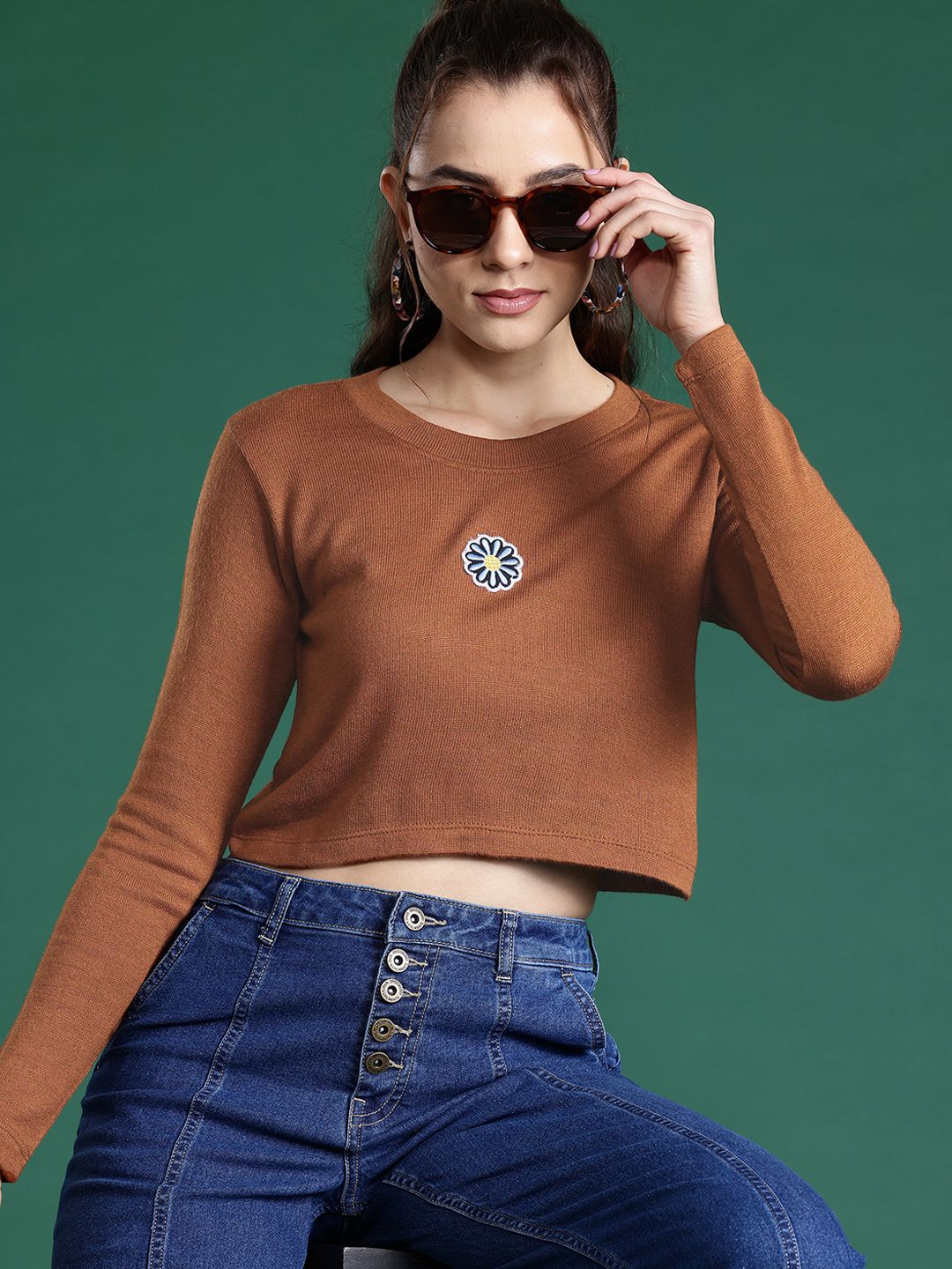 DressBerry Floral Applique Detailed Acrylic Cropped Pullover