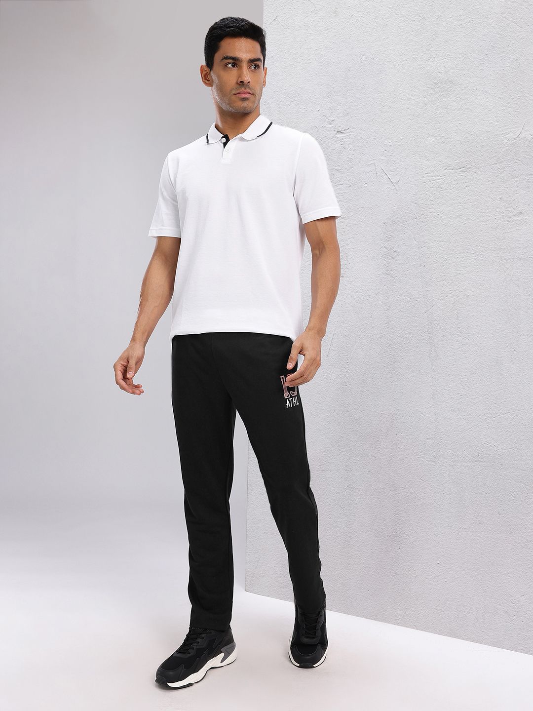HRX by Hrithik Roshan Men Typography Printed Detail Mid-Rise Lifestyle Track Pants