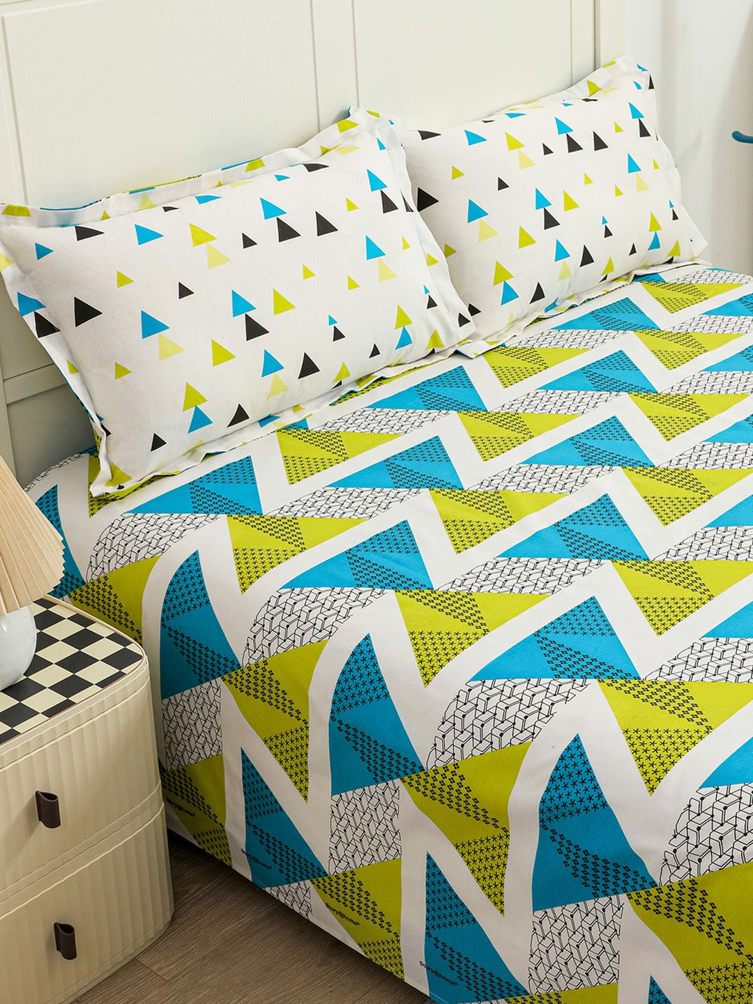Story@home Ventura Green Geometric 144 TC Cotton Queen Bedsheet With 2 Pillow Covers