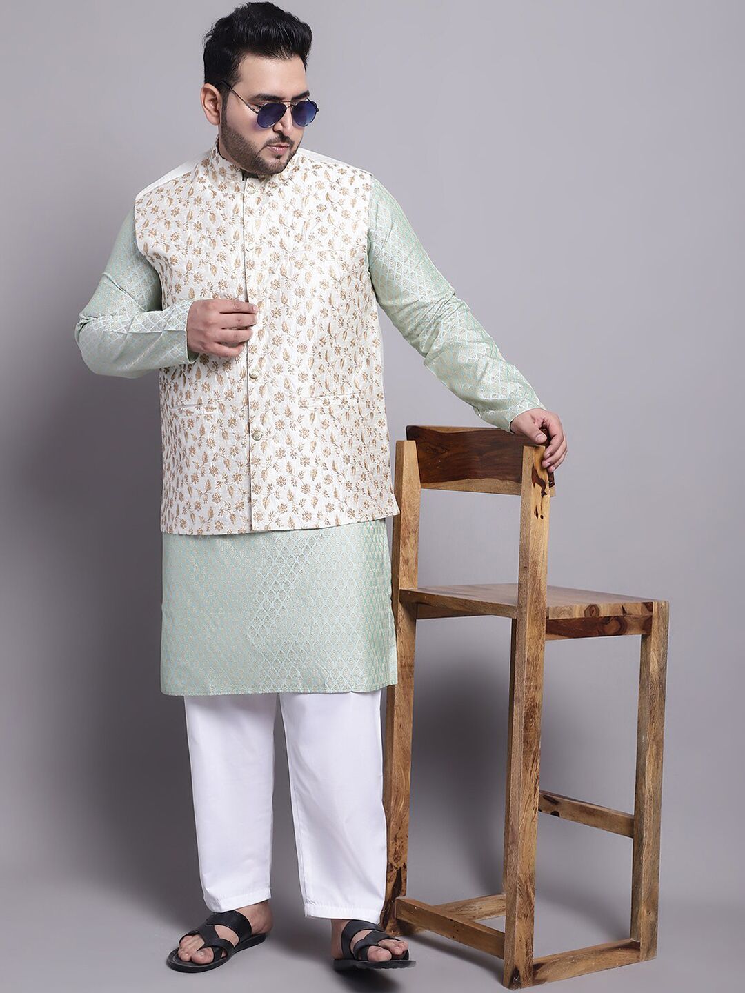 SOJANYA PLUS Ethnic Motifs Woven Design Regular Kurta With Pyjamas & Nehru Jacket