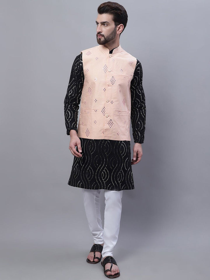 SOJANYA Kurta Labuci Sulam Leheriya dengan Jaket Churidar & Nahru