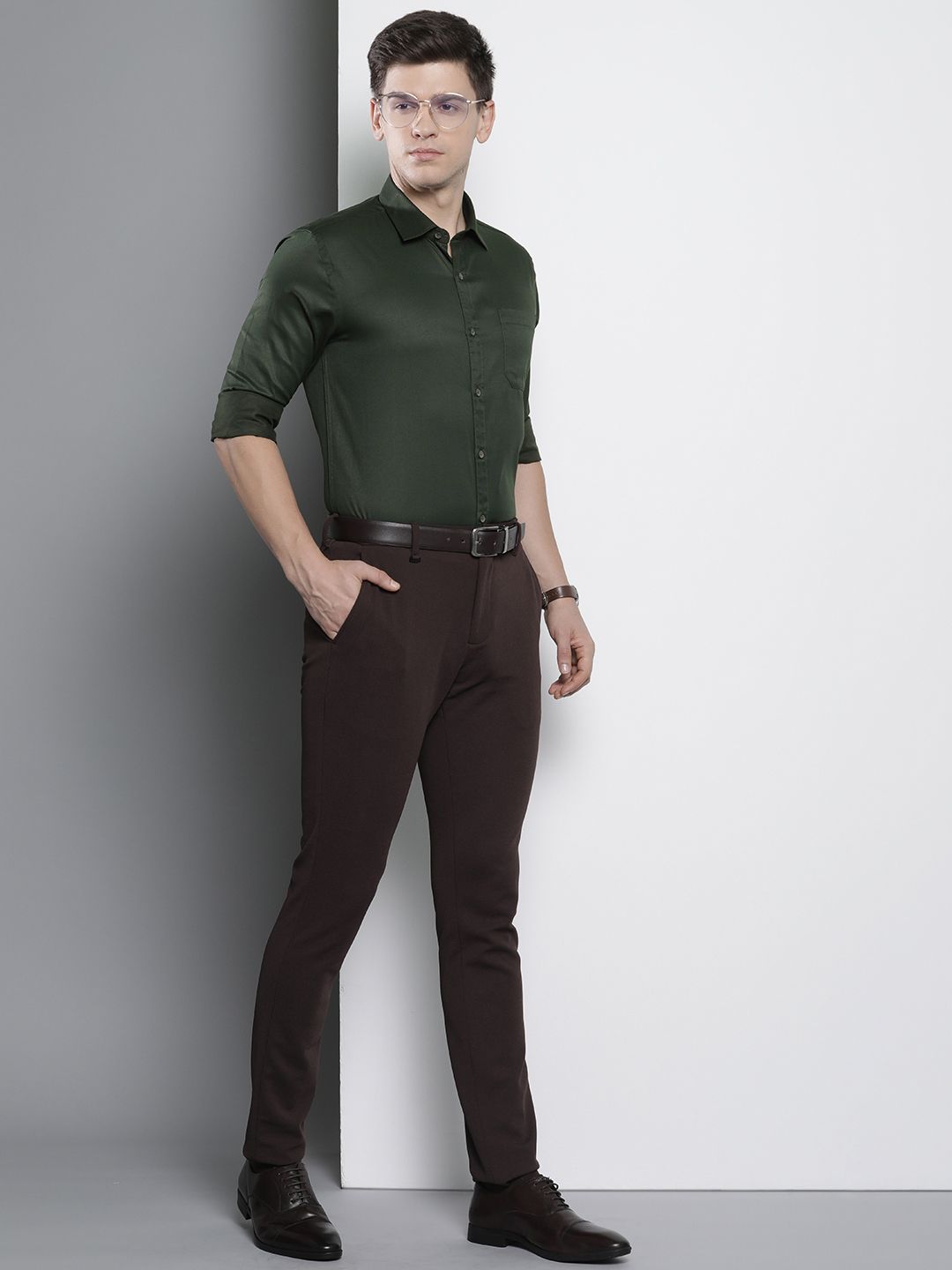 The Indian Garage Co. X Luxe Men Solid Slim Fit Opaque Formal Shirt