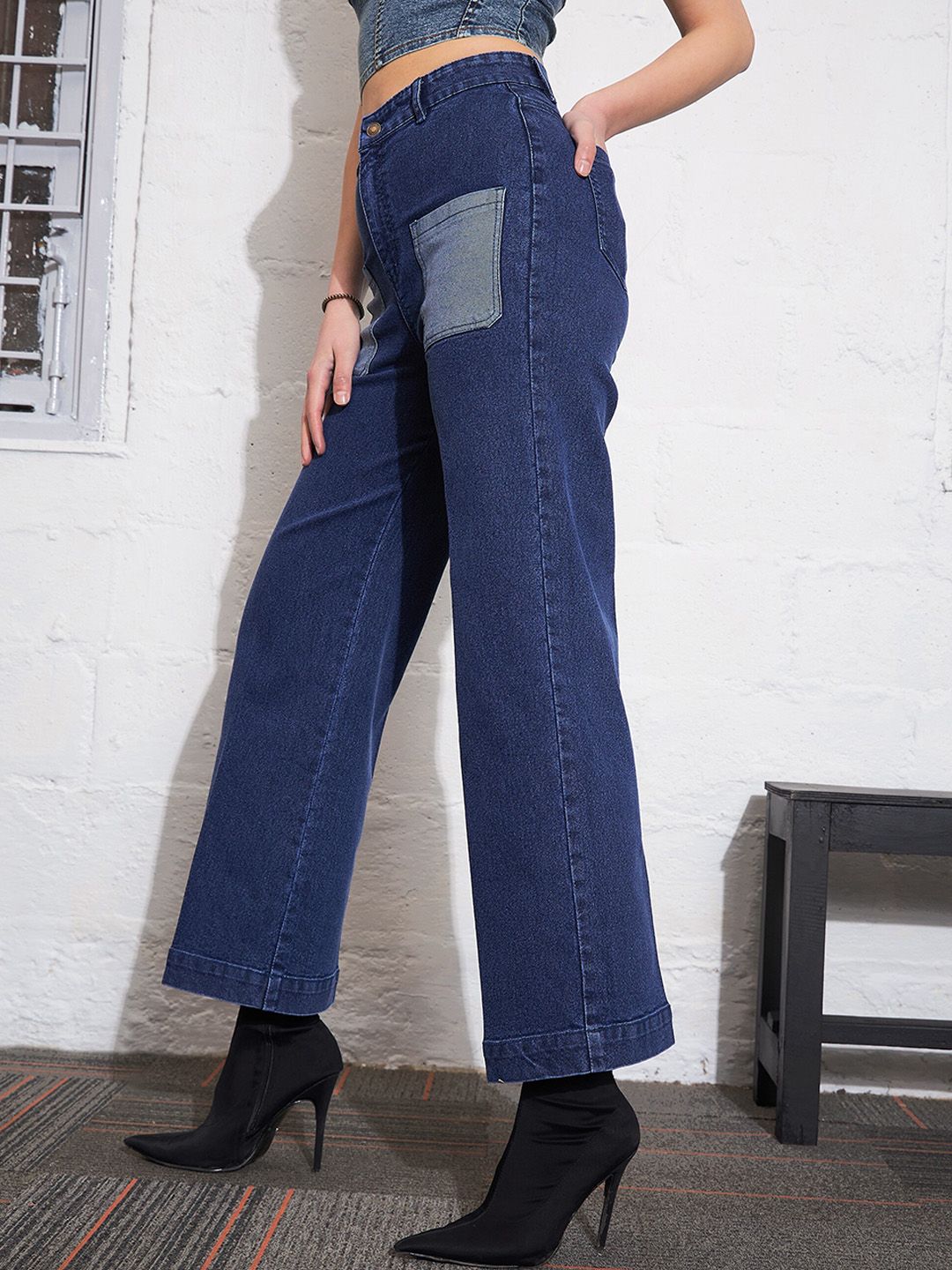 SASSAFRAS Women Straight Fit High-Rise Clean Look Stretchable Jeans