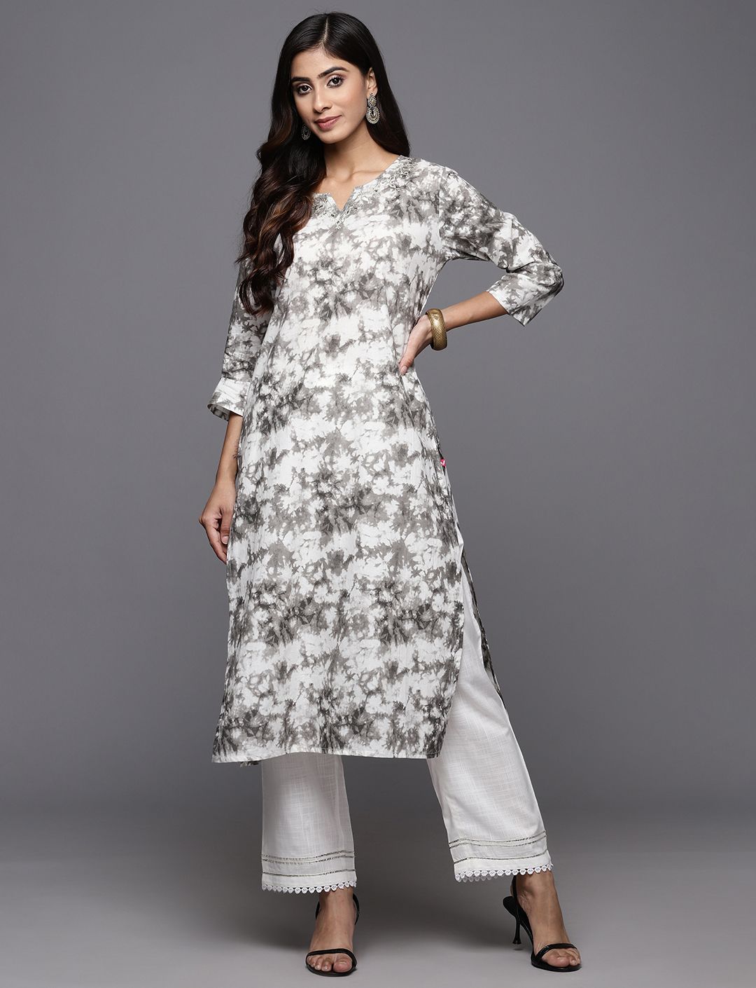 Varanga Women Dyed Gotta Patti Kurta