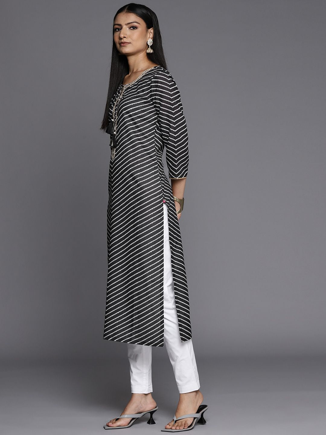 Varanga Women Black & White Striped Kurta