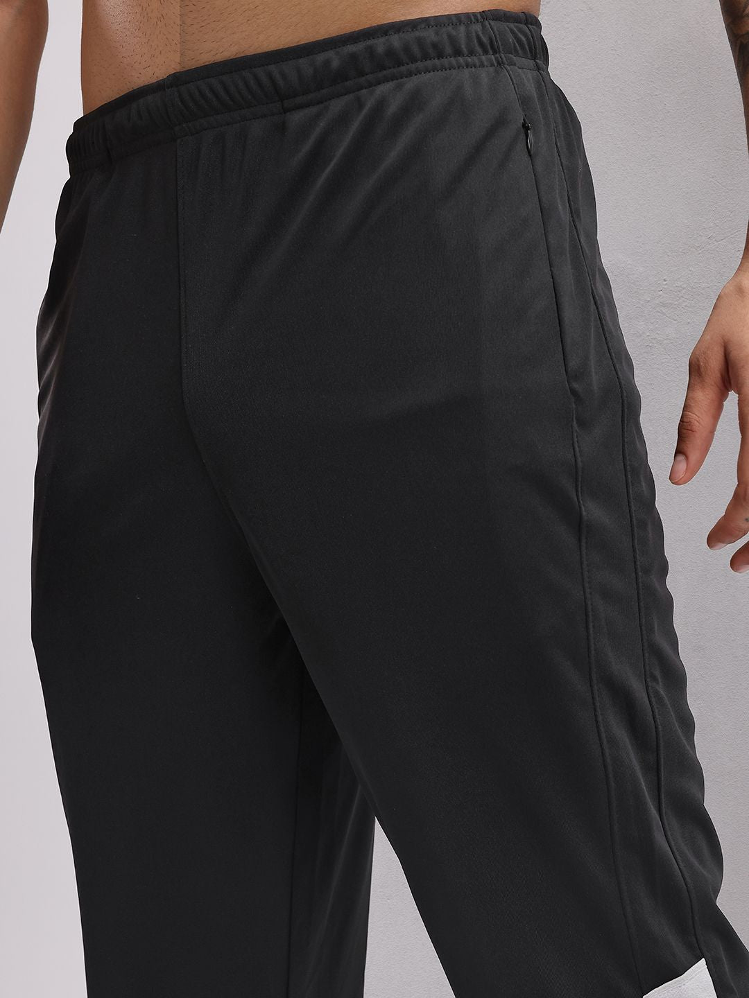 HRX by Hrithik Roshan Men Side Stripes Rapid-Dry Training Joggers