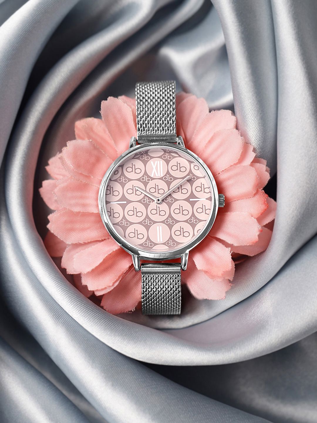 DressBerry Women Printed Dial Bracelet Style Analogue Watch DB-33-02