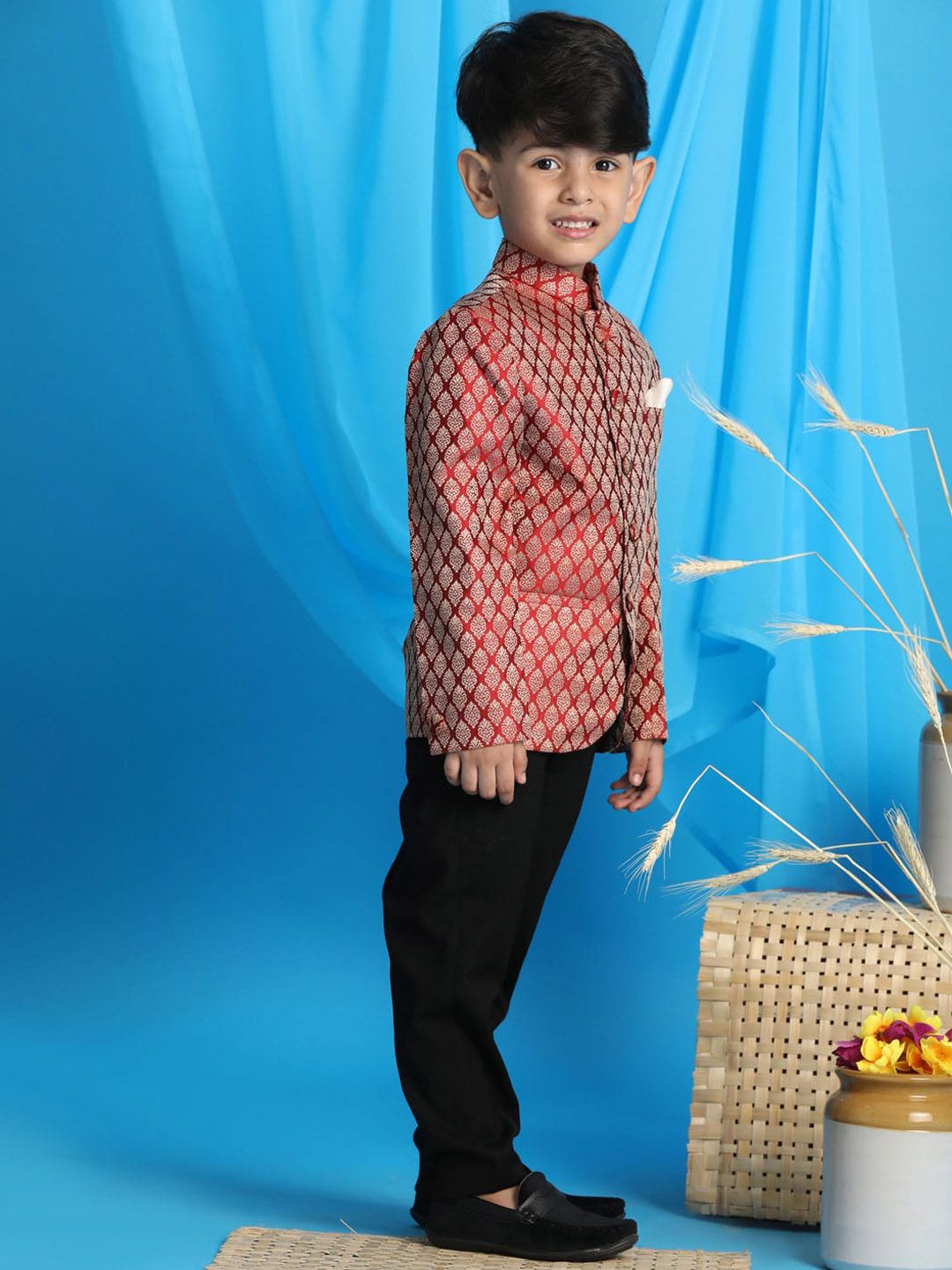 VASTRAMAY Boys Ethnic Motifs Woven Design Silk Single Breasted Bandhgala Blazer