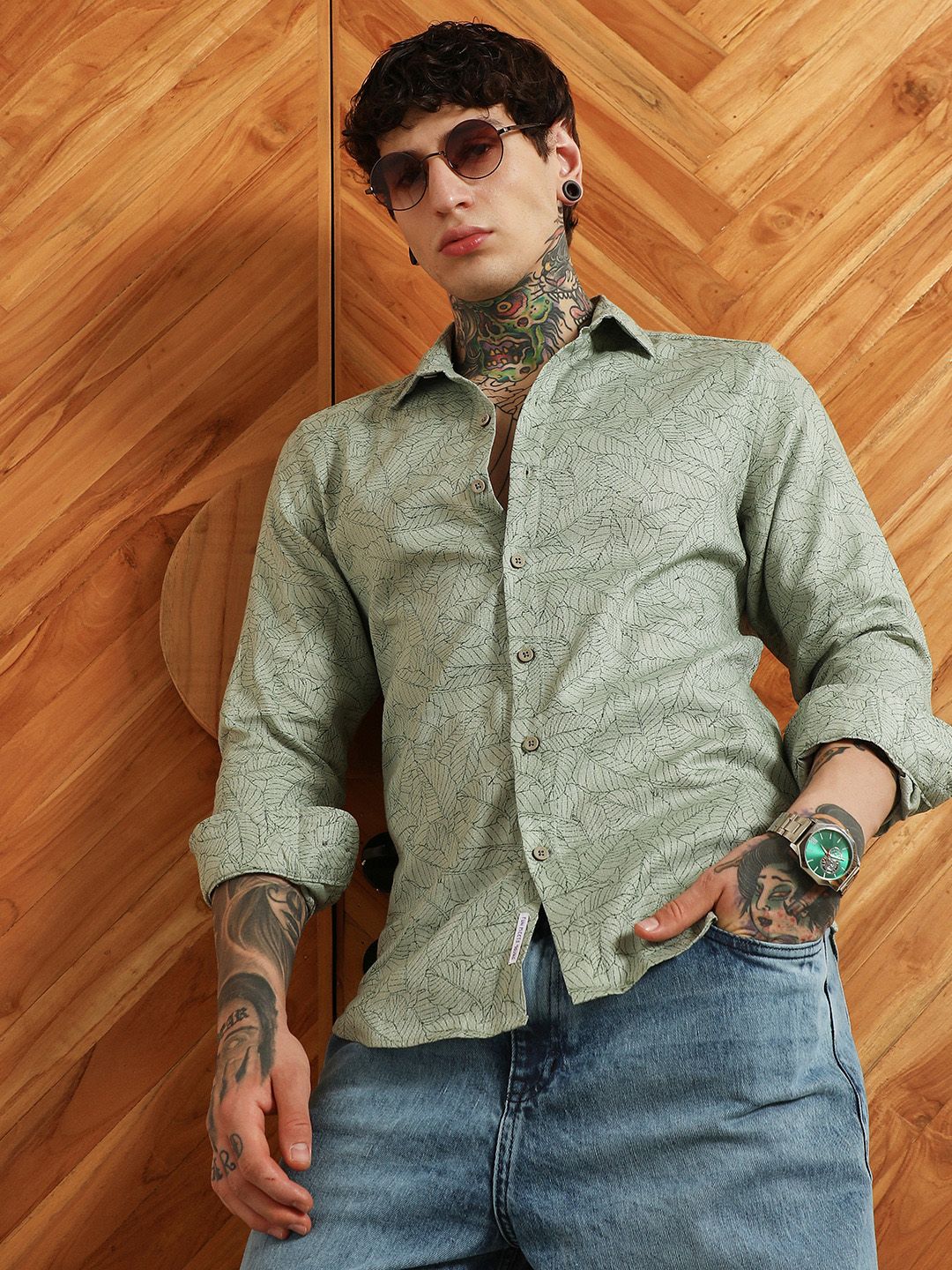 Campus Sutra Men Comfort Fit Graphic Printed Spread Collar Cotton Casual Shirt