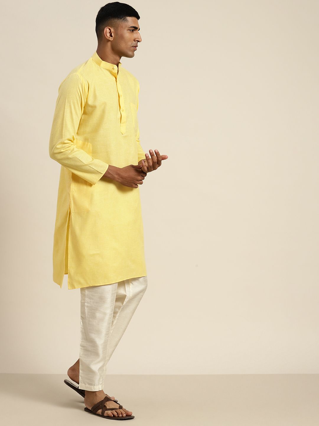 SOJANYA Solid Mandarin Collar Straight Kurta