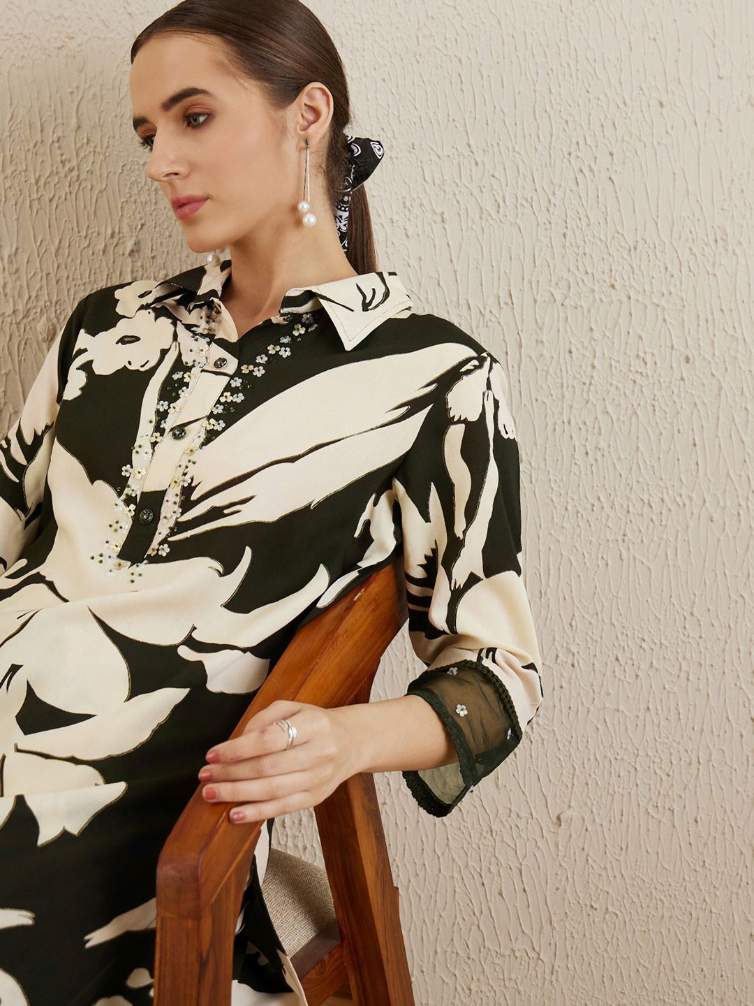 Indo Era Floral Printed Sequinned Shirt Collar Straight Kurta with Trousers