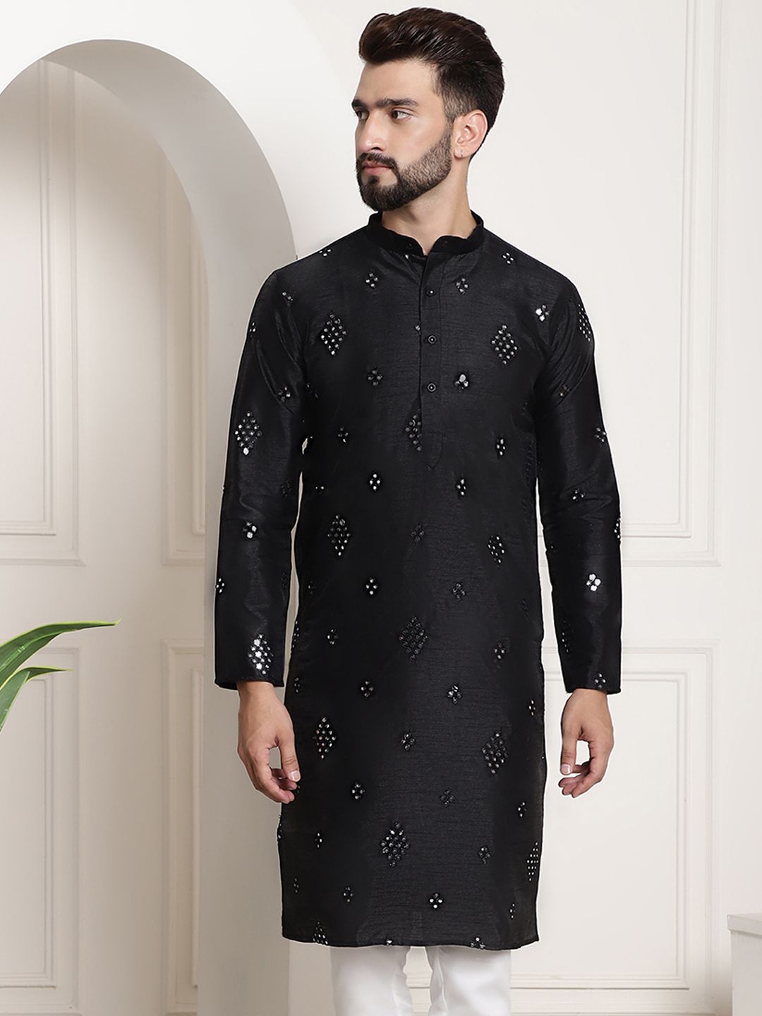 SOJANYA Men Black Embellished Mirror Work Kurta