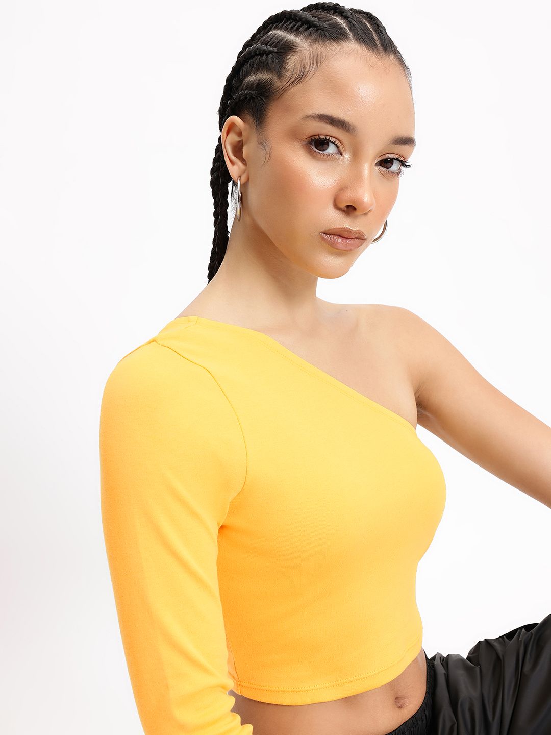 DressBerry Cropped & Curvy One-Shoulder Top
